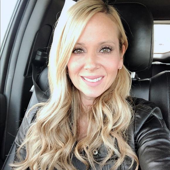 Meet your Posher, Carolyn ⭐️ Posh Ambassador ⭐️ - Picture 7 of 7